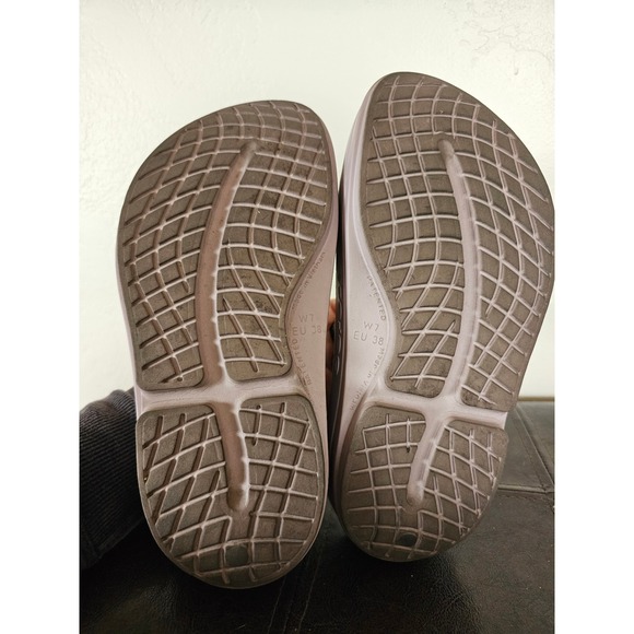 OOFOS Stardust Oomega Ooahh Platformed Feet Friendly Comfy Sandals sz 7 - Picture 8 of 9
